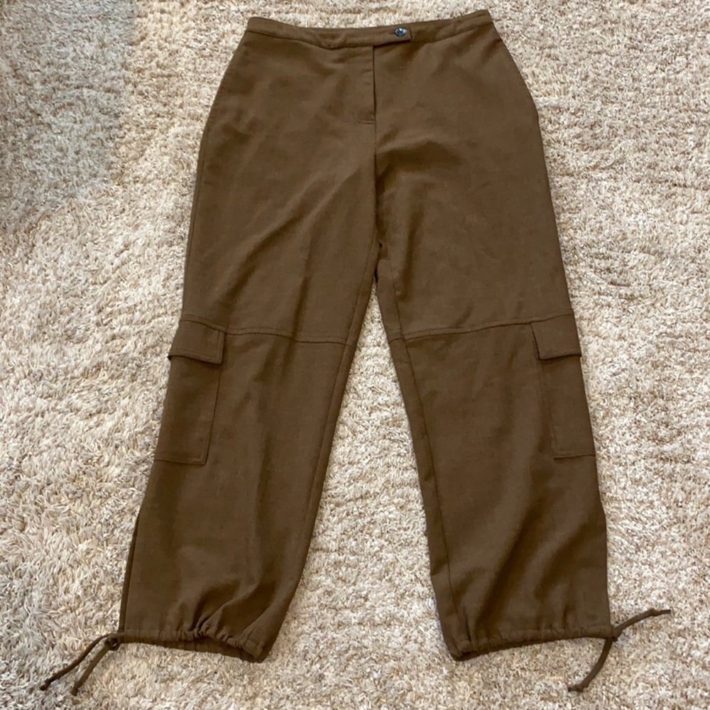 Brown cargo style pant with pockets
